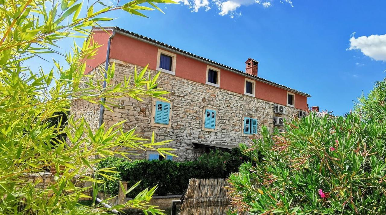 Eti And Mia Holiday Apartments Muntić المظهر الخارجي الصورة